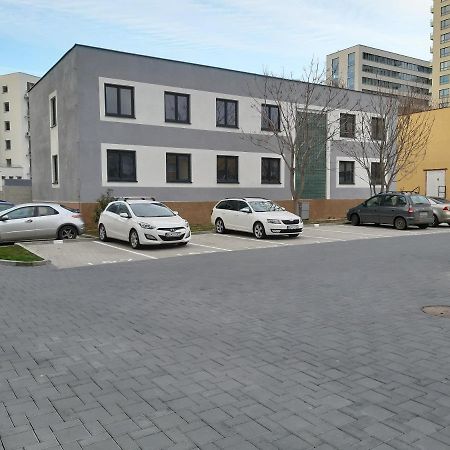 Apartmán Living Bratislava & Bus Station & Mlynske Nivy Exteriér fotografie